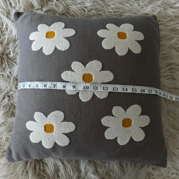 White Daisy on Gray 20" x 20" Floral Pillow Cover Made in India NEW - Picture 6 of 8